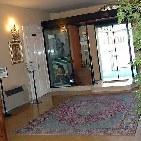 Hotel Regina Ferrara