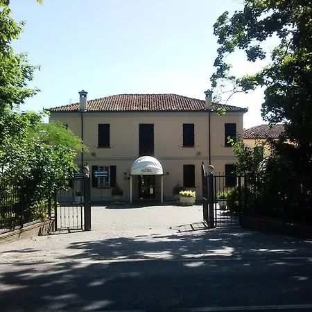 Regina Hotel 4*